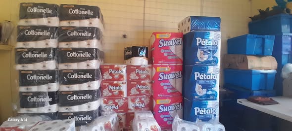 Venta de huevo grande y papel higiénico
