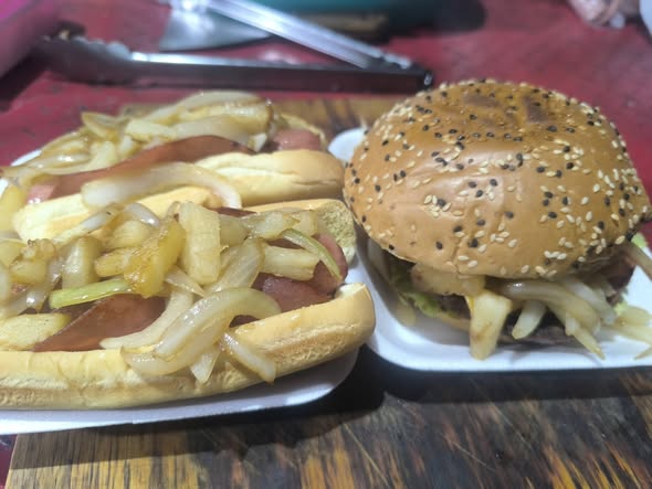 Cena de Hot Dogs, Hamburguesas y Tacos