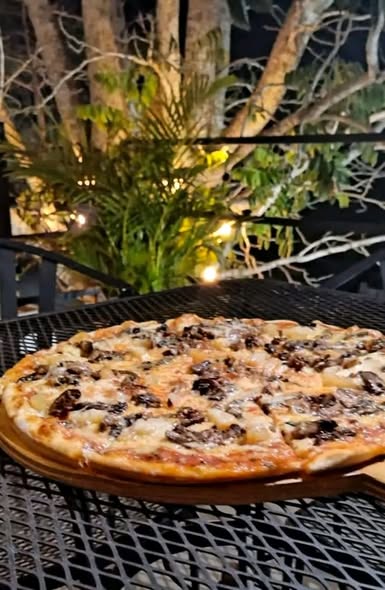 Santi's Pizza