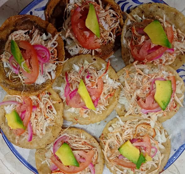 Venta de panuchos y salbutes de pollo
