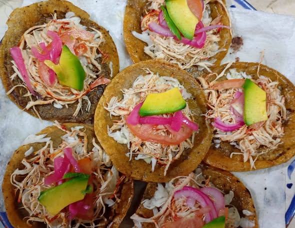 Venta de panuchos y salbutes de pollo