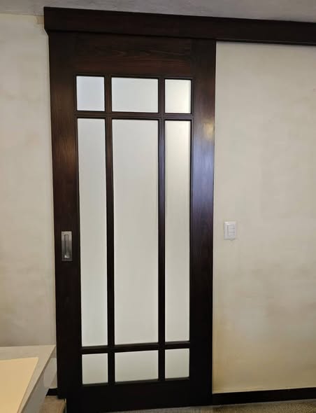 Fabricación e instalación de puertas corredizas