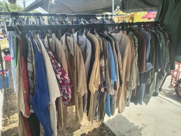 Venta de camisas hawaianas y ropa