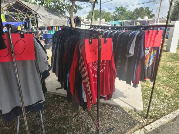 Venta de camisas hawaianas y ropa