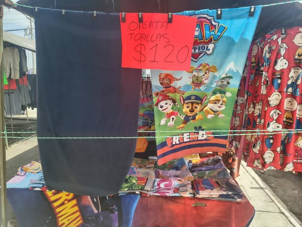 Venta de camisas hawaianas y ropa