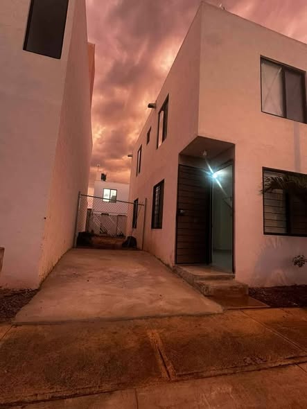 Renta de casa en privada Amaneceres Las Palmas