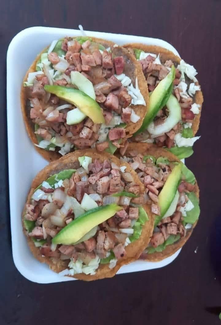 Antojitos La Lupita: Panuchos, Salbutes y Empanadas Yucatecas