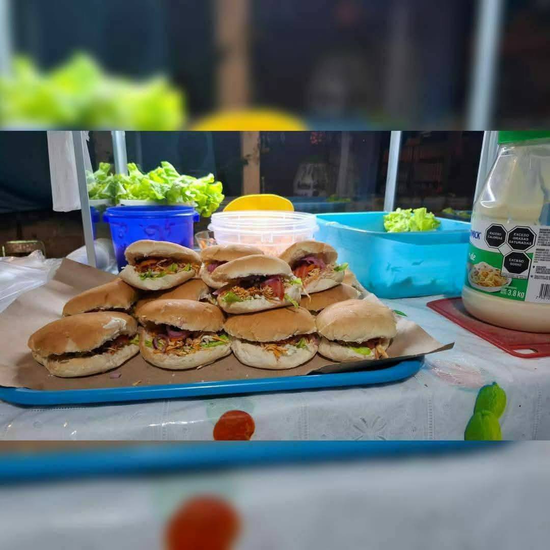 Antojos y Comidas Yucatecas: Empanadas, Panuchos y Caldos