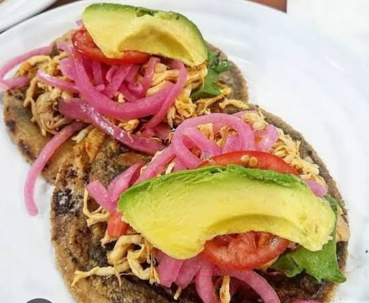 Antojos Yucatecos: Panuchos, Salbutes, Tortas y Empanadas con Sabor Local