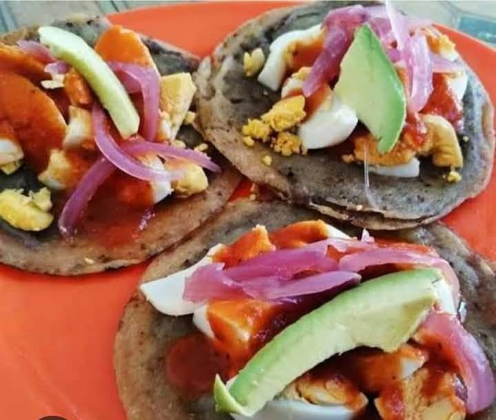 Antojos Yucatecos: Panuchos, Salbutes, Tortas y Empanadas con Sabor Local