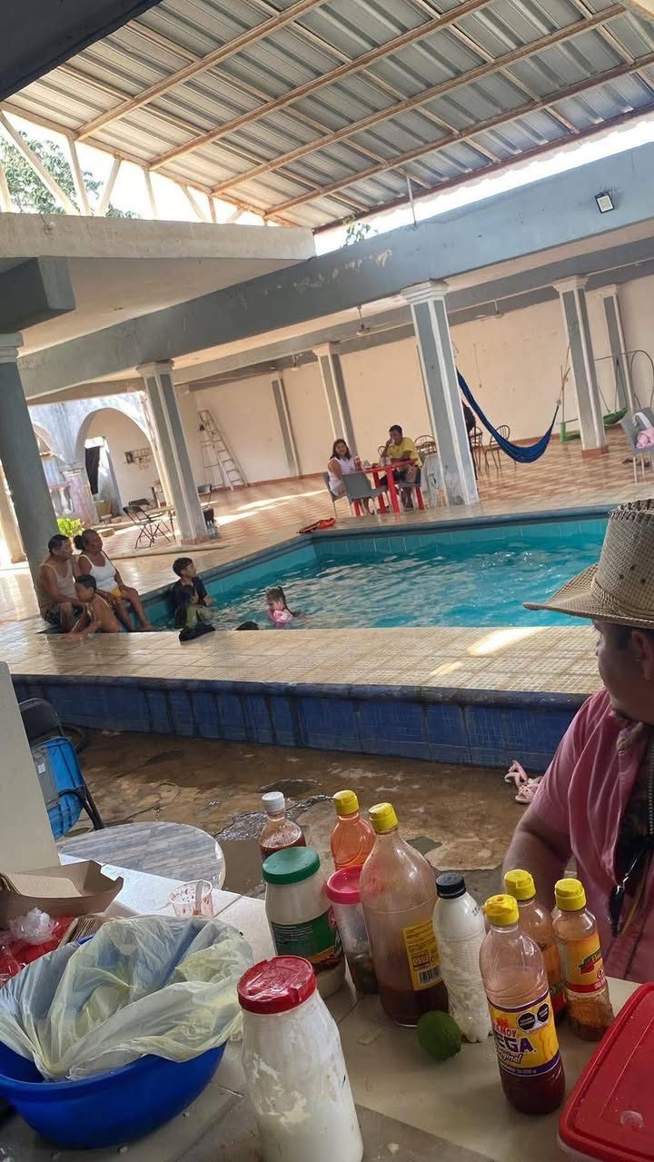 Baños de Piscina Villa María Isabel en Xoclán Susulá
