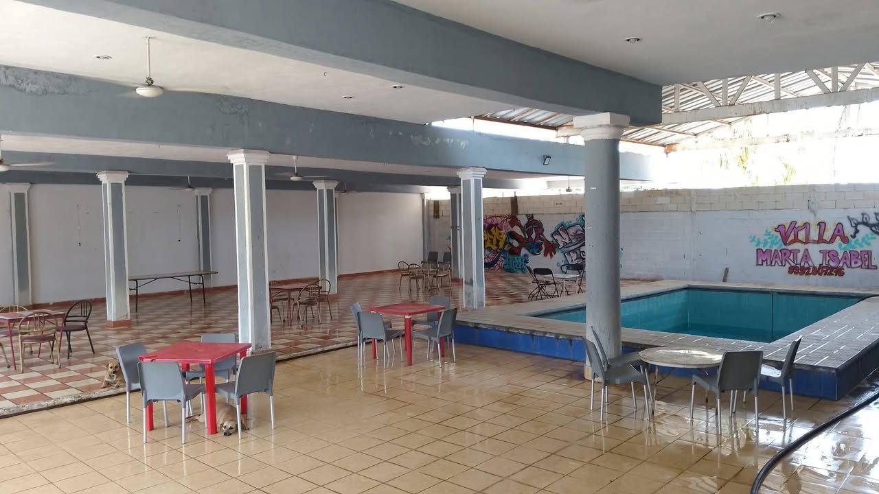 Baños de Piscina Villa María Isabel en Xoclán Susulá
