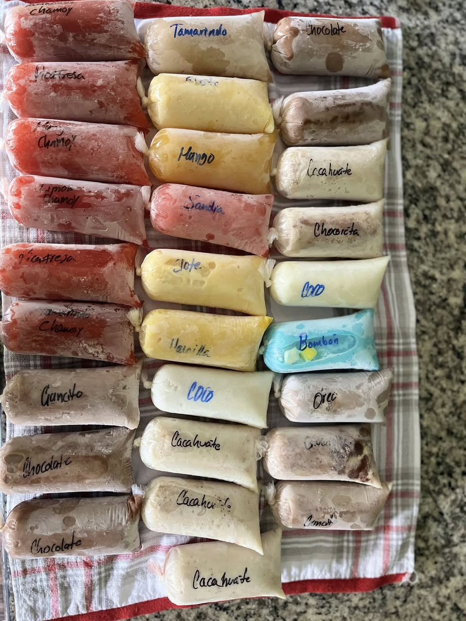 Bolis Gourmet Flakis: Bolis de Agua y Leche Artesanales a $17