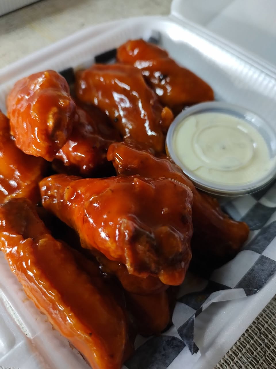 Bonesless y Alitas BBQ Buffalo Mango Habanero con Sabores Yucatecos