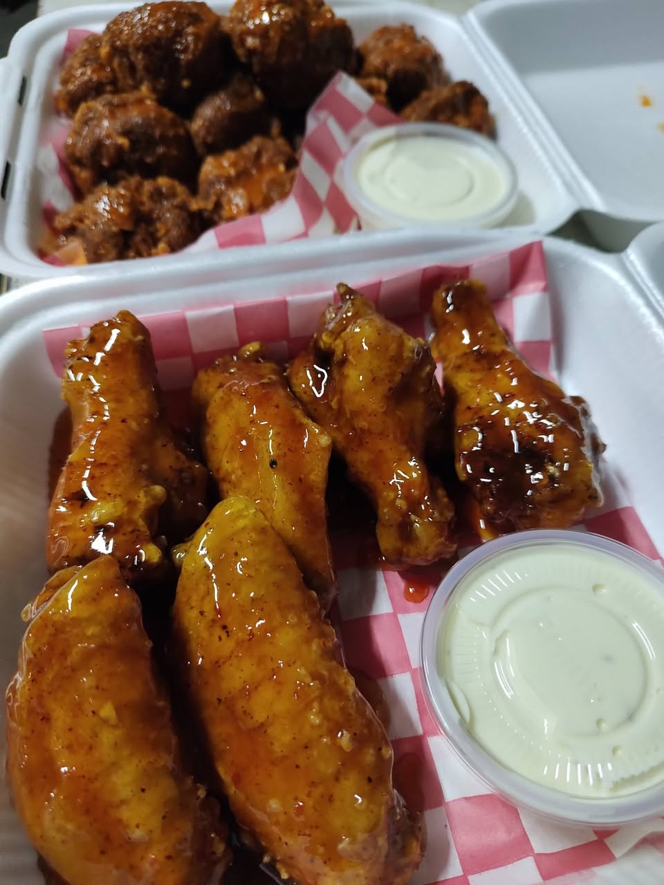 Bonesless y Alitas BBQ Buffalo Mango Habanero con Sabores Yucatecos