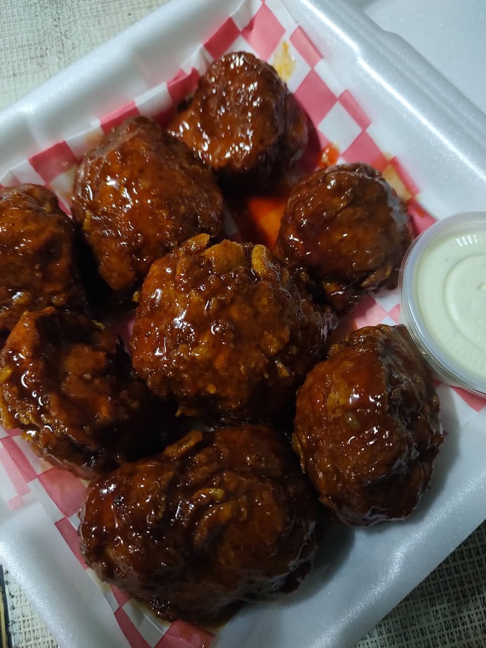 Bonesless y Alitas BBQ Buffalo Mango Habanero con Sabores Yucatecos