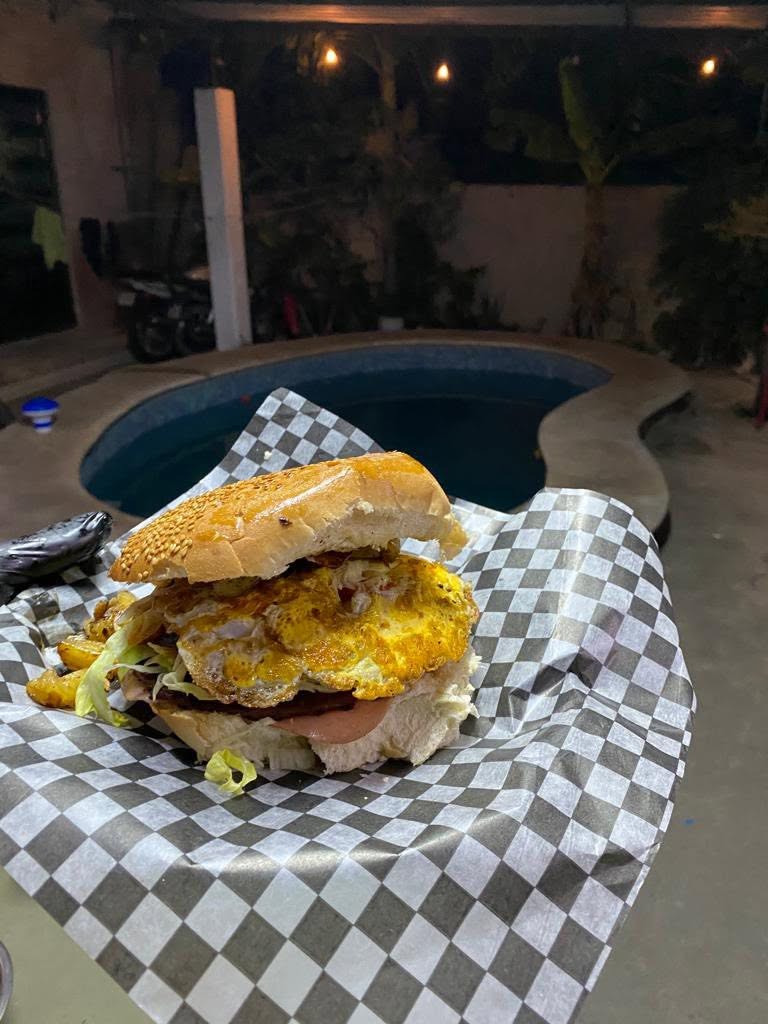 Burger Hot: Hamburguesas y Hot Dogs a Domicilio