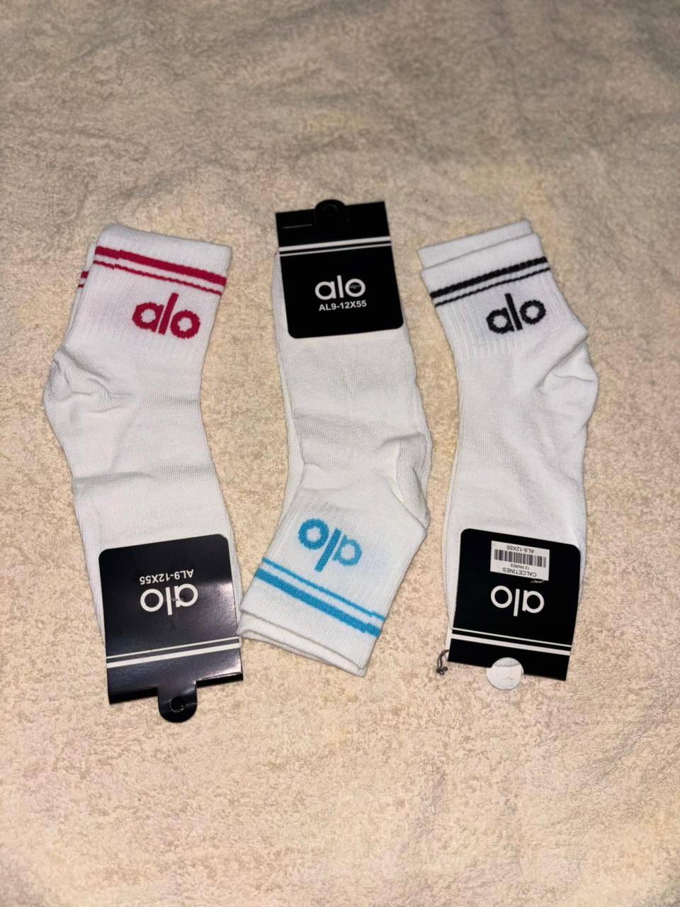 Calcetas Alo Unisex: Colores Únicos Disponibles en 3 Pares