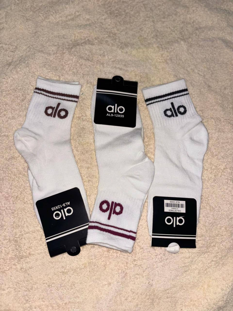 Calcetas Alo Unisex: Colores Únicos Disponibles en 3 Pares