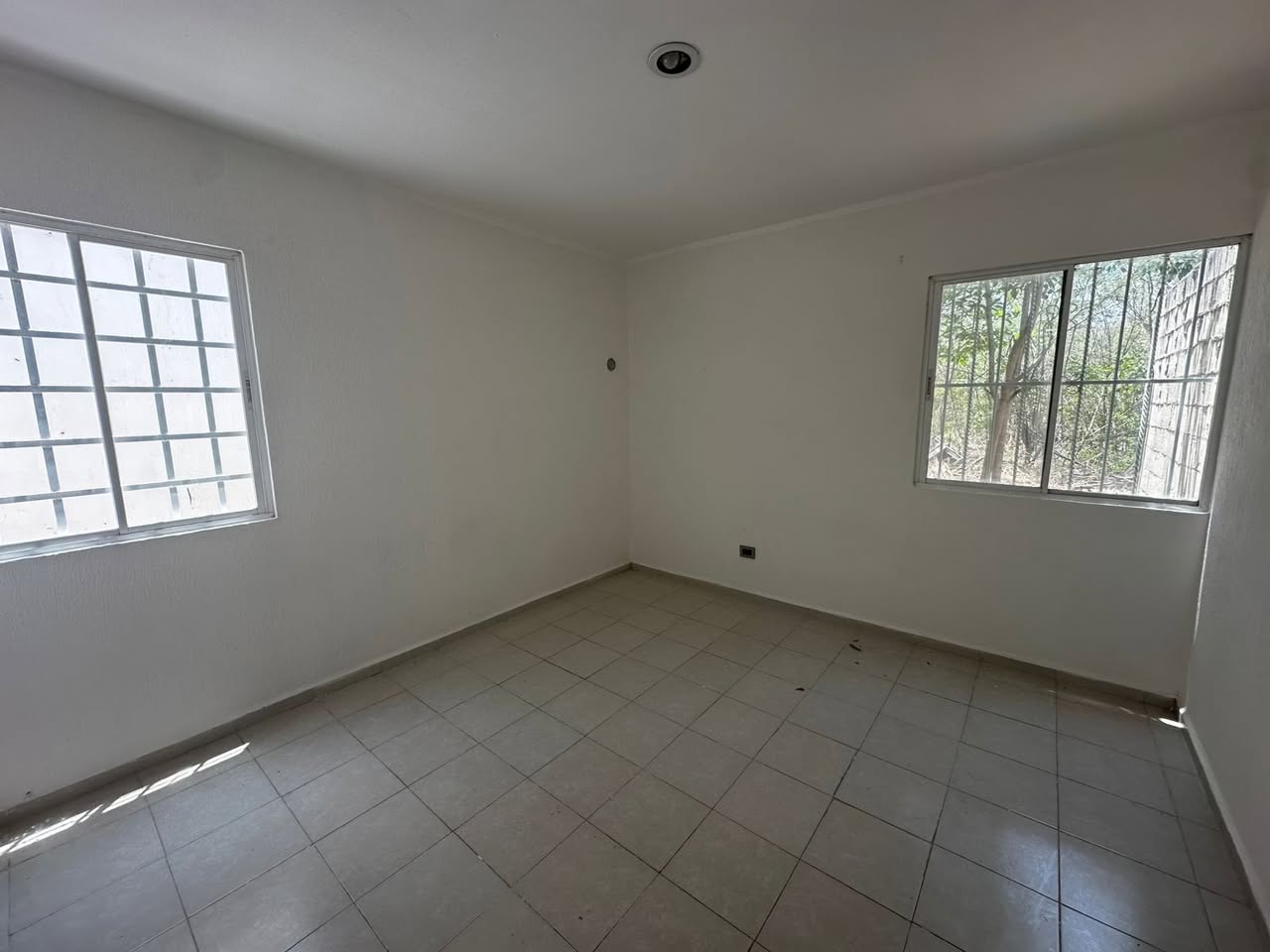 Casa en venta con sala, comedor y cocina en Diamantes de Opichén, Mérida