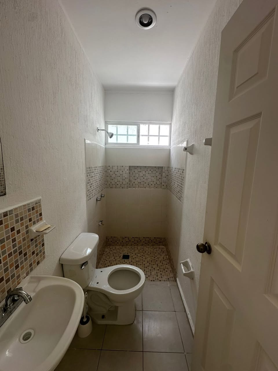 Casa en venta con sala, comedor y cocina en Diamantes de Opichén, Mérida