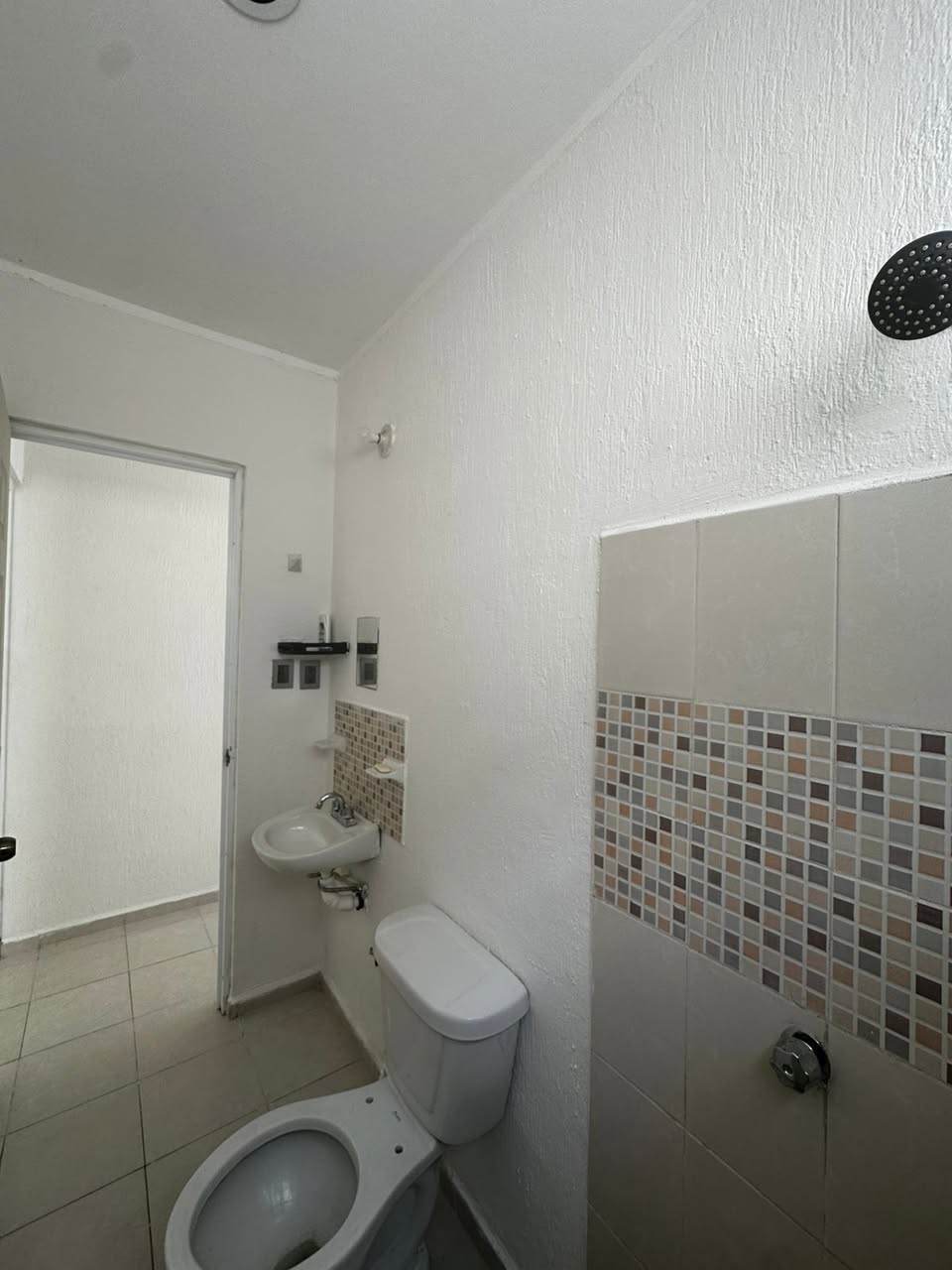 Casa en venta con sala, comedor y cocina en Diamantes de Opichén, Mérida