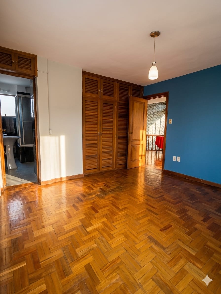 Casa en Venta en Cota Cota con Jardín Privado y Parrillero