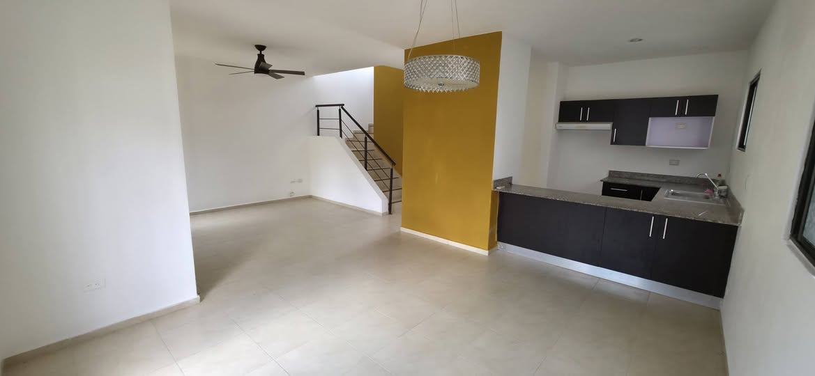 Casa en Venta en Gran Santa Fe Norte, Privada Adelfas, con Terreno Excedente