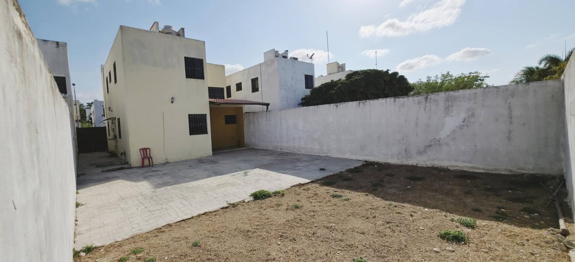 Casa en Venta en Gran Santa Fe Norte, Privada Adelfas, con Terreno Excedente