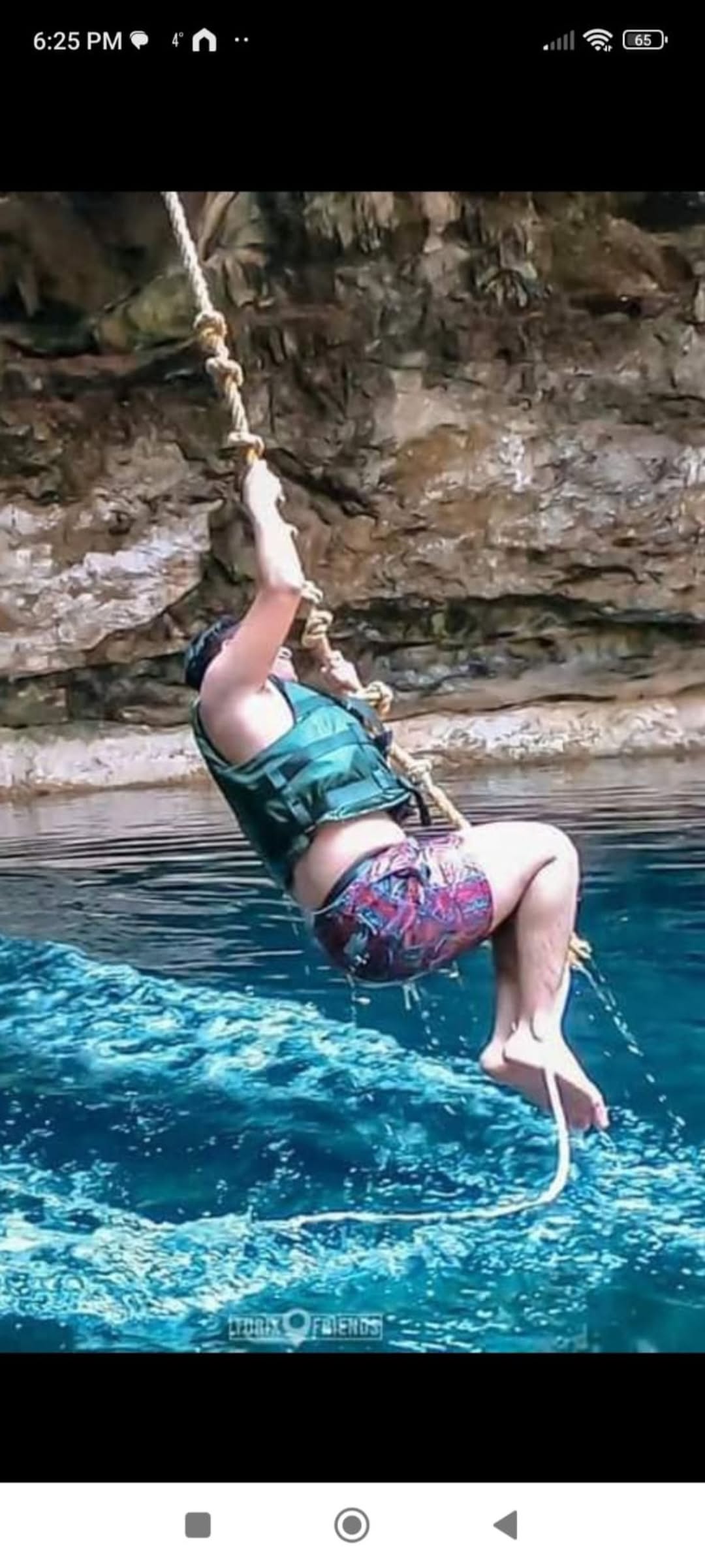 Cenote Yaxbacaltun en Homún, Yucatán: Aventura y naturaleza semiabierta