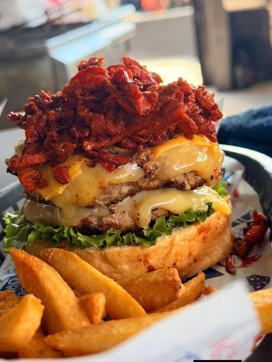 Comedor con Hamburguesas Angry Angus