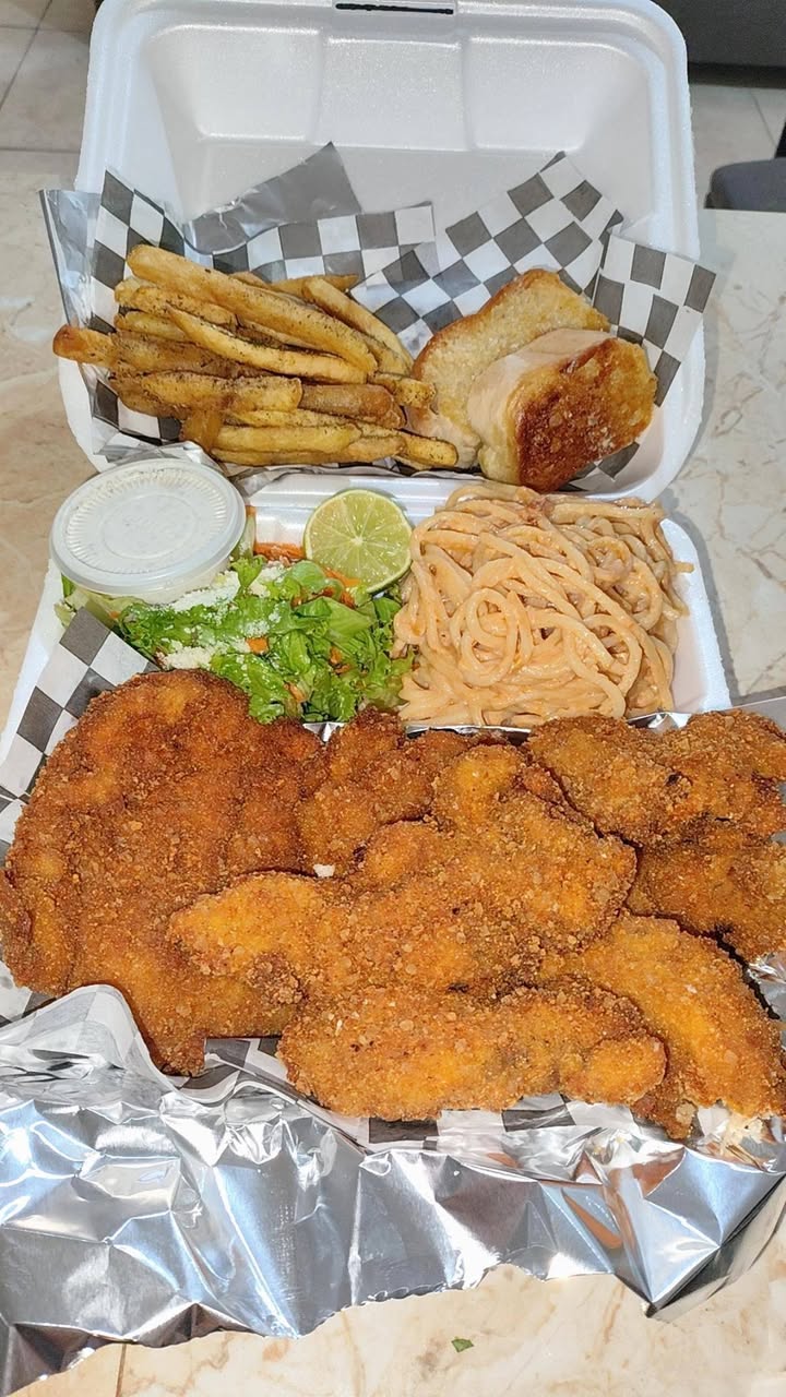 Comida Casera Deliciosa y Bien Servida: Pechuga Fresca del Día