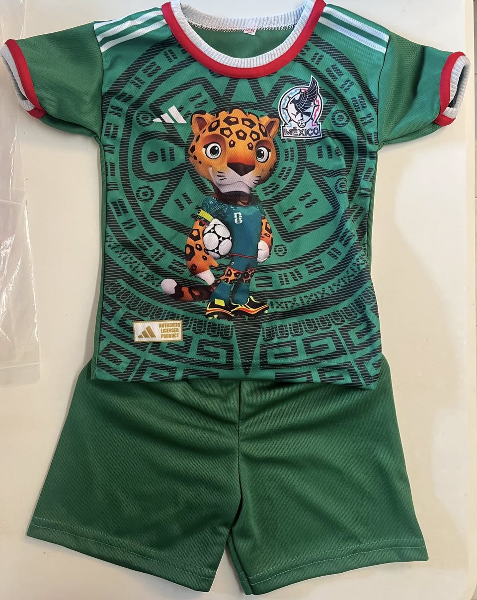Conjunto Infantil de Moda: Shorts y Playera para Niños en la Segunda Etapa
