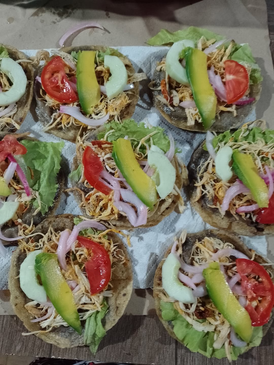 Deliciosos Panuchos, Salbutes, Caldos y Empanadas con Pollo, Empanizado y Picadillo