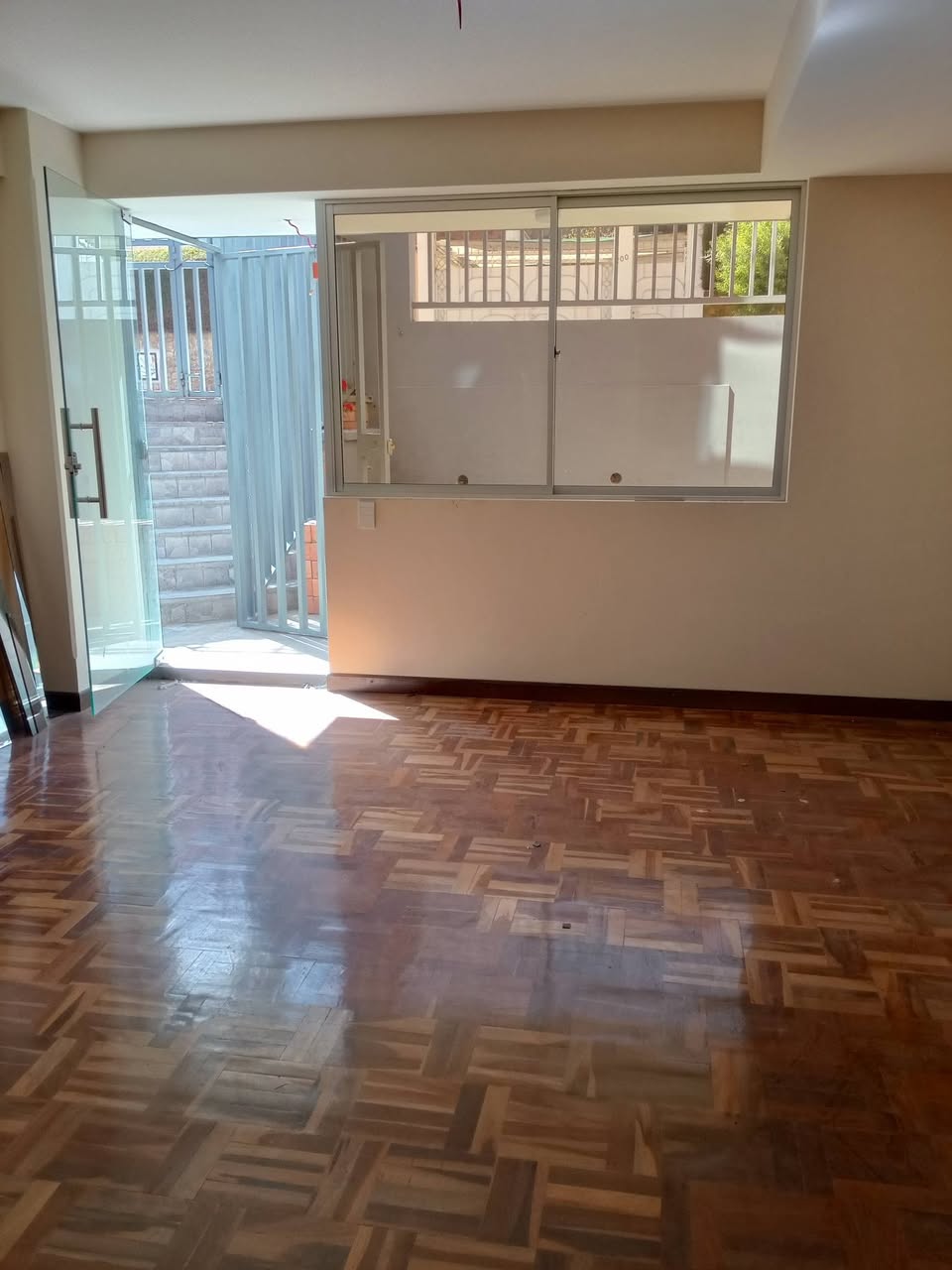 Departamento a estrenar en Cota Cota con patio privado cerca de la Laguna