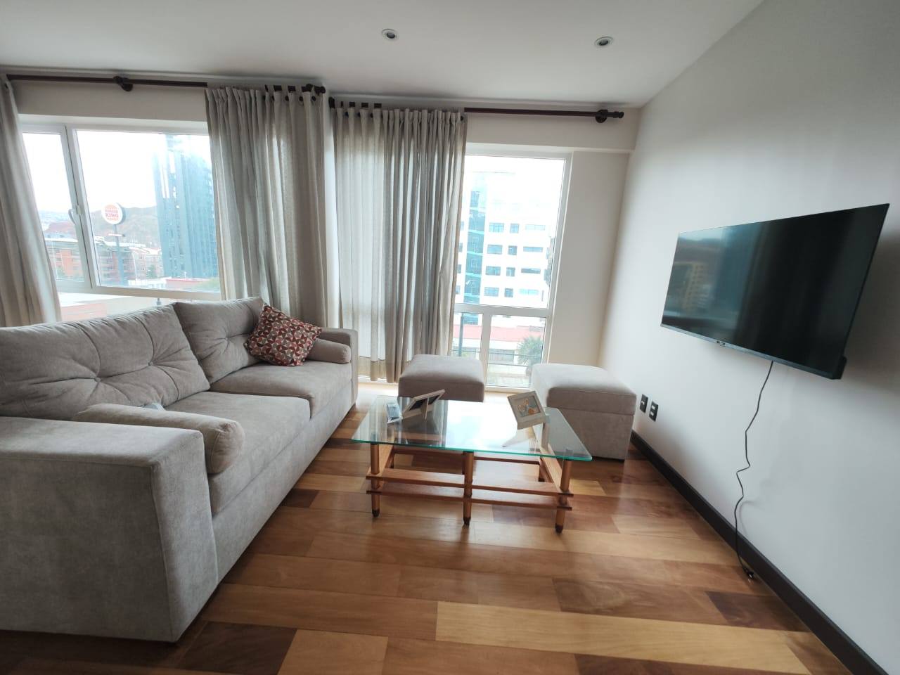 Departamento Amoblado en Calacoto con Garage y Excelente Ubicación
