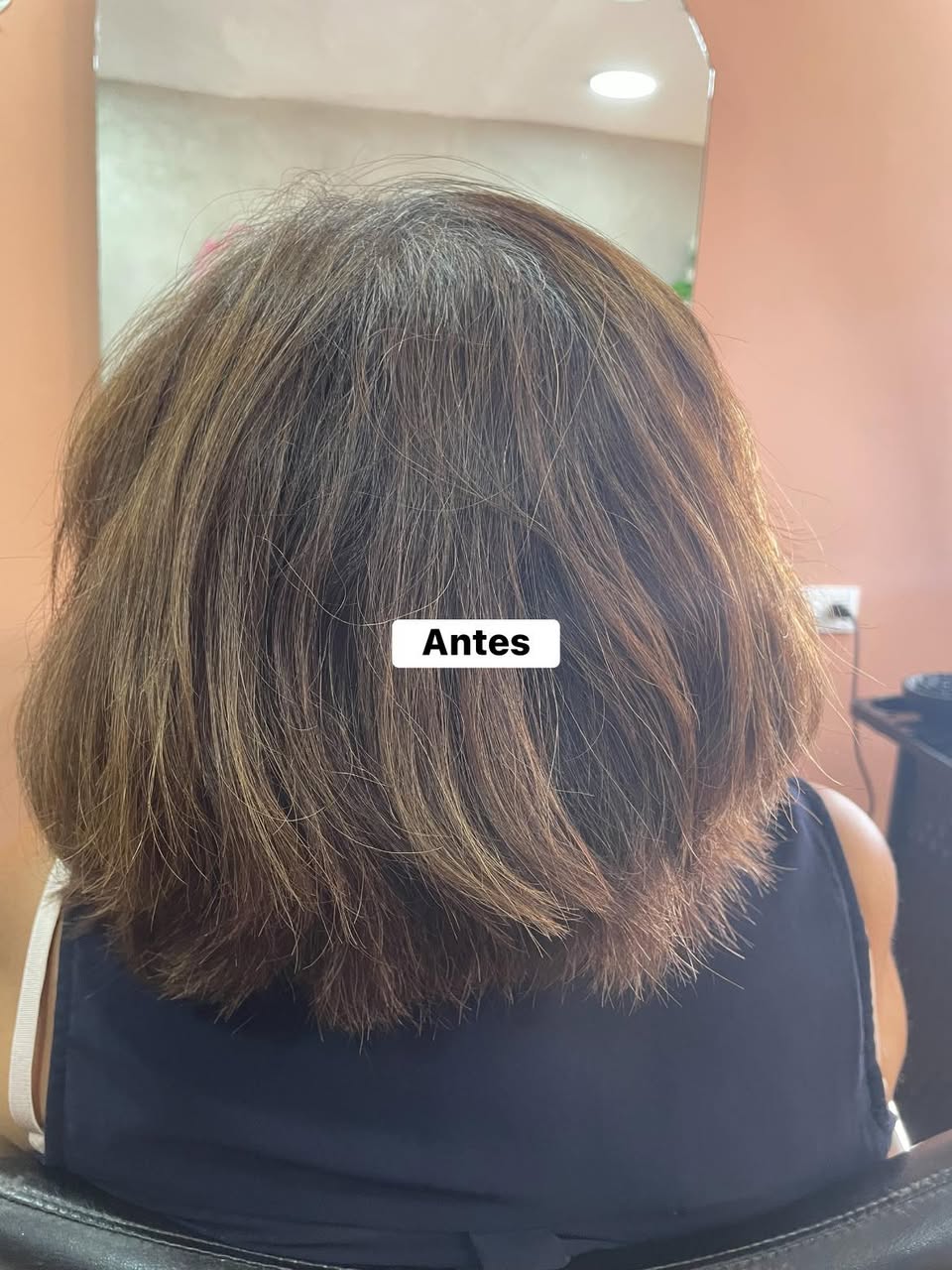 Diseño de corte y color Moka espresso con brillo y acabado muy pulido