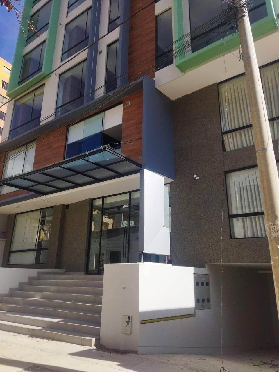 Duplex moderno con vista al Estadio Hernando Siles en la Curva Norte