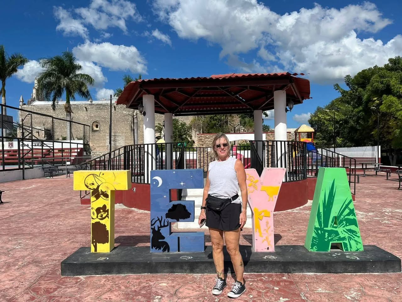 El Ramonal de los Abuelos en Teya Pueblo: Historia, Fe y Mariscos Fusión Maya