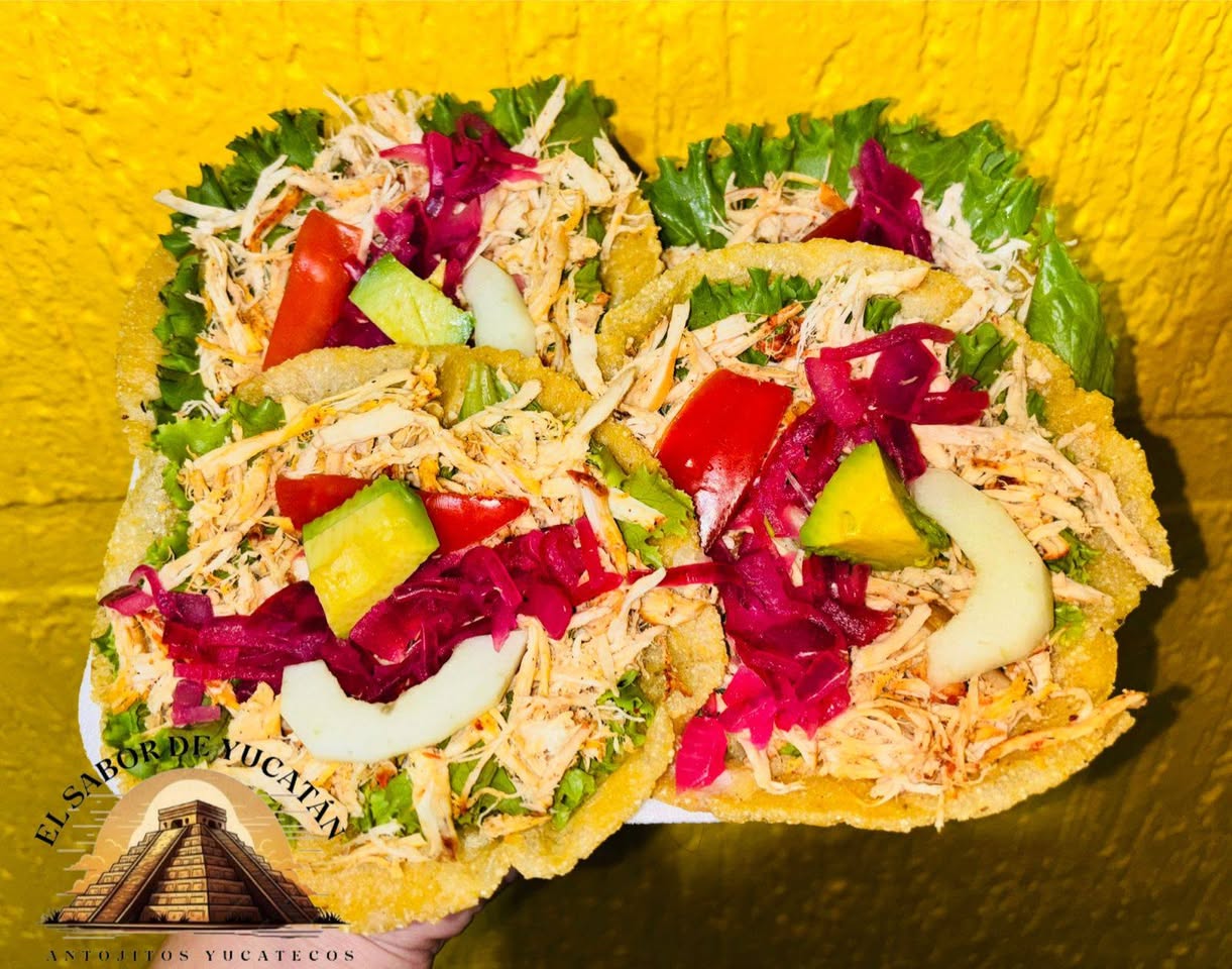 El Sabor de Yucatán: Antojitos Yucatecos, Panuchos y Sopes