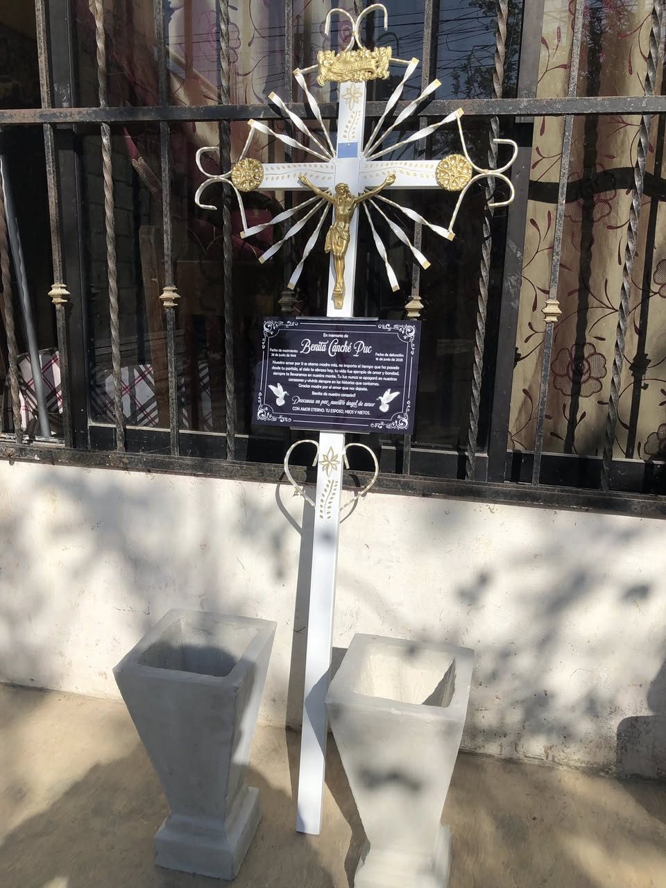 Eterna Memoria, Placas y Cruces para Cementerio