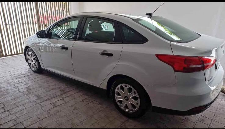 Ford Focus 2015 Versión S Automático con Climatización y Todo Eléctrico
