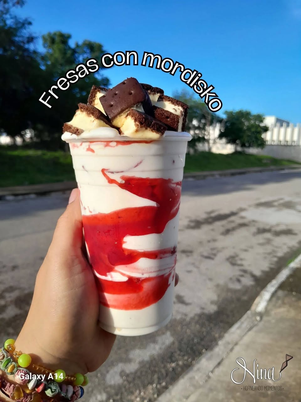 Fresas y Duraznos con Crema