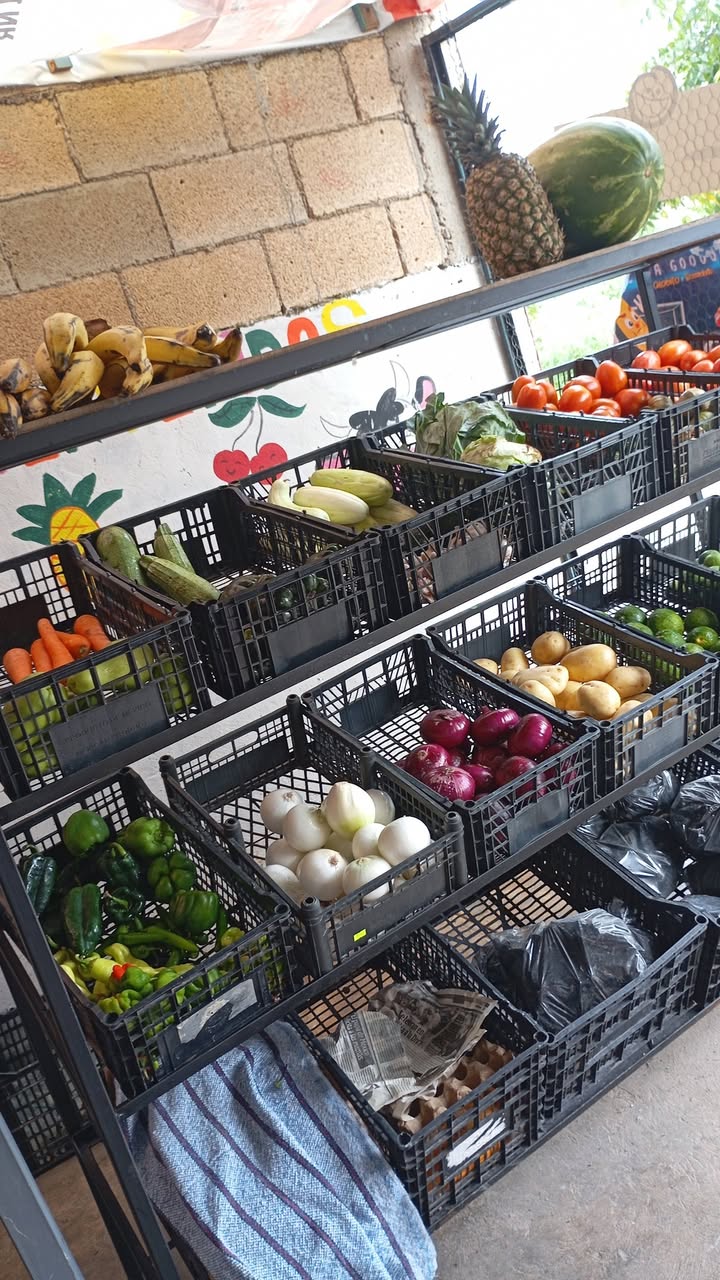 Frutería y Carnicería El Chino: Frescos cortes de carne, pollo, puerco y frutas deliciosas