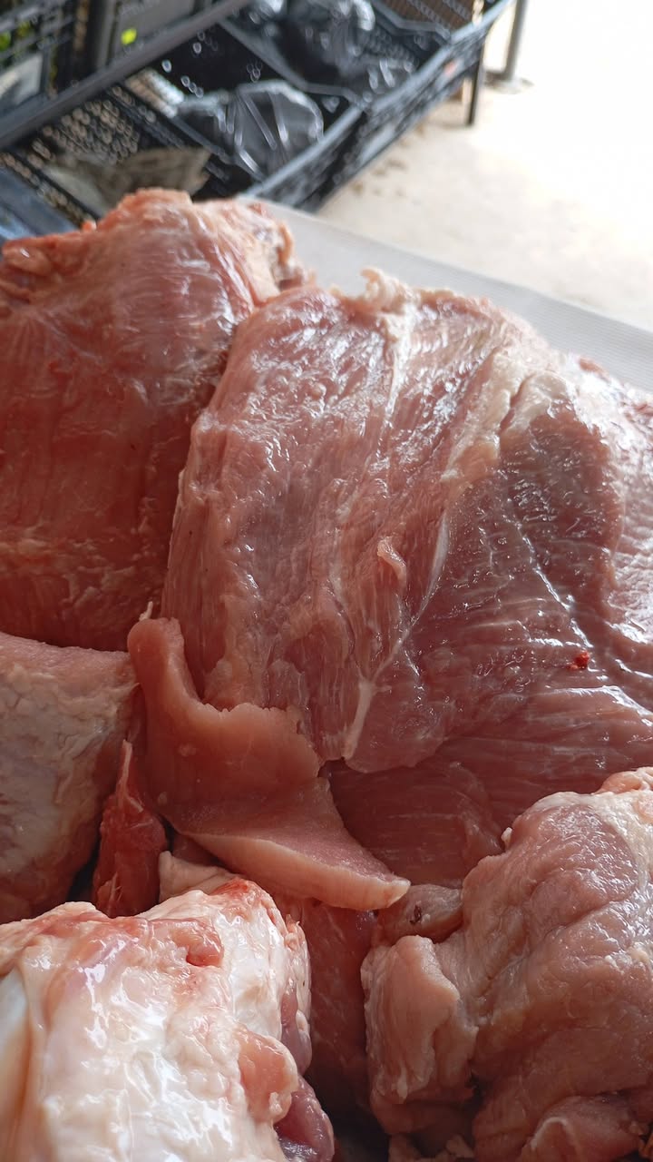 Frutería y Carnicería El Chino: Frescos cortes de carne, pollo, puerco y frutas deliciosas