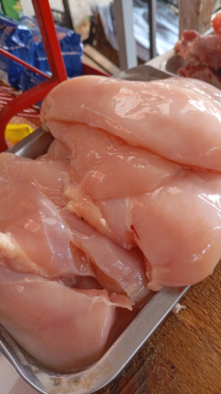 Frutería y Carnicería El Chino: Frescos cortes de carne, pollo, puerco y frutas deliciosas