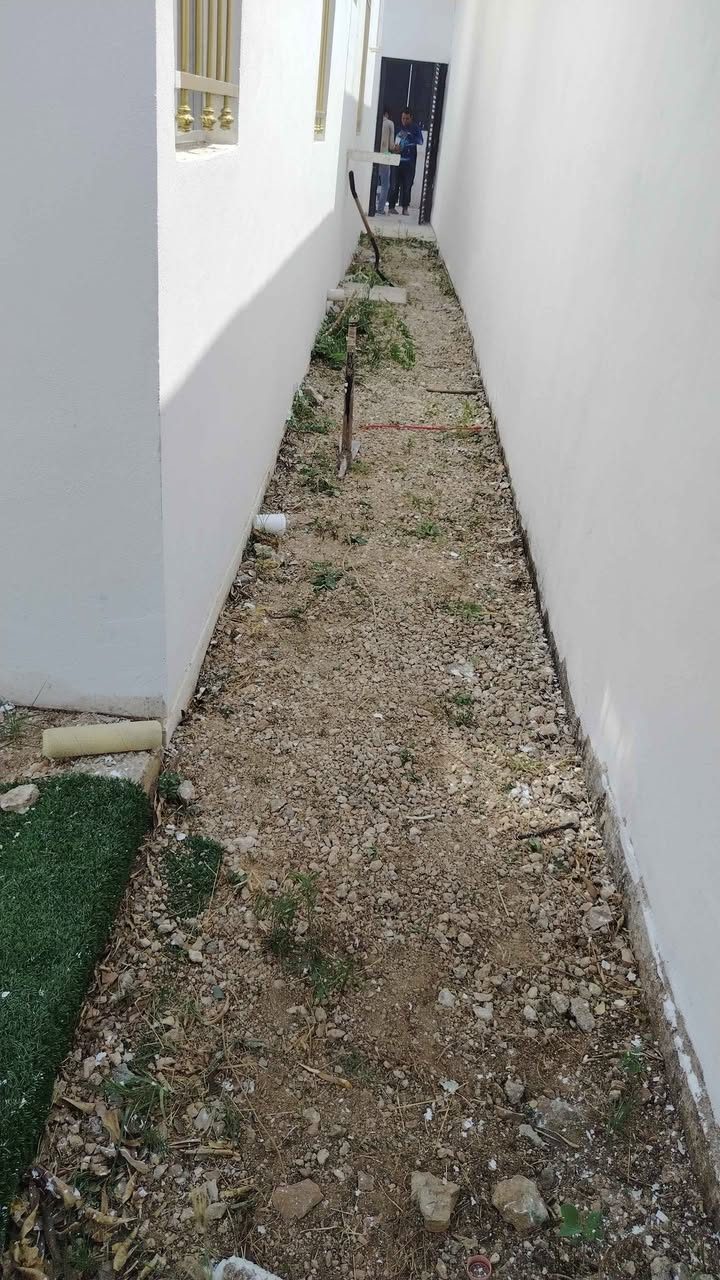 Gravilla Antimaleza e Instalación de Pasto Sintético