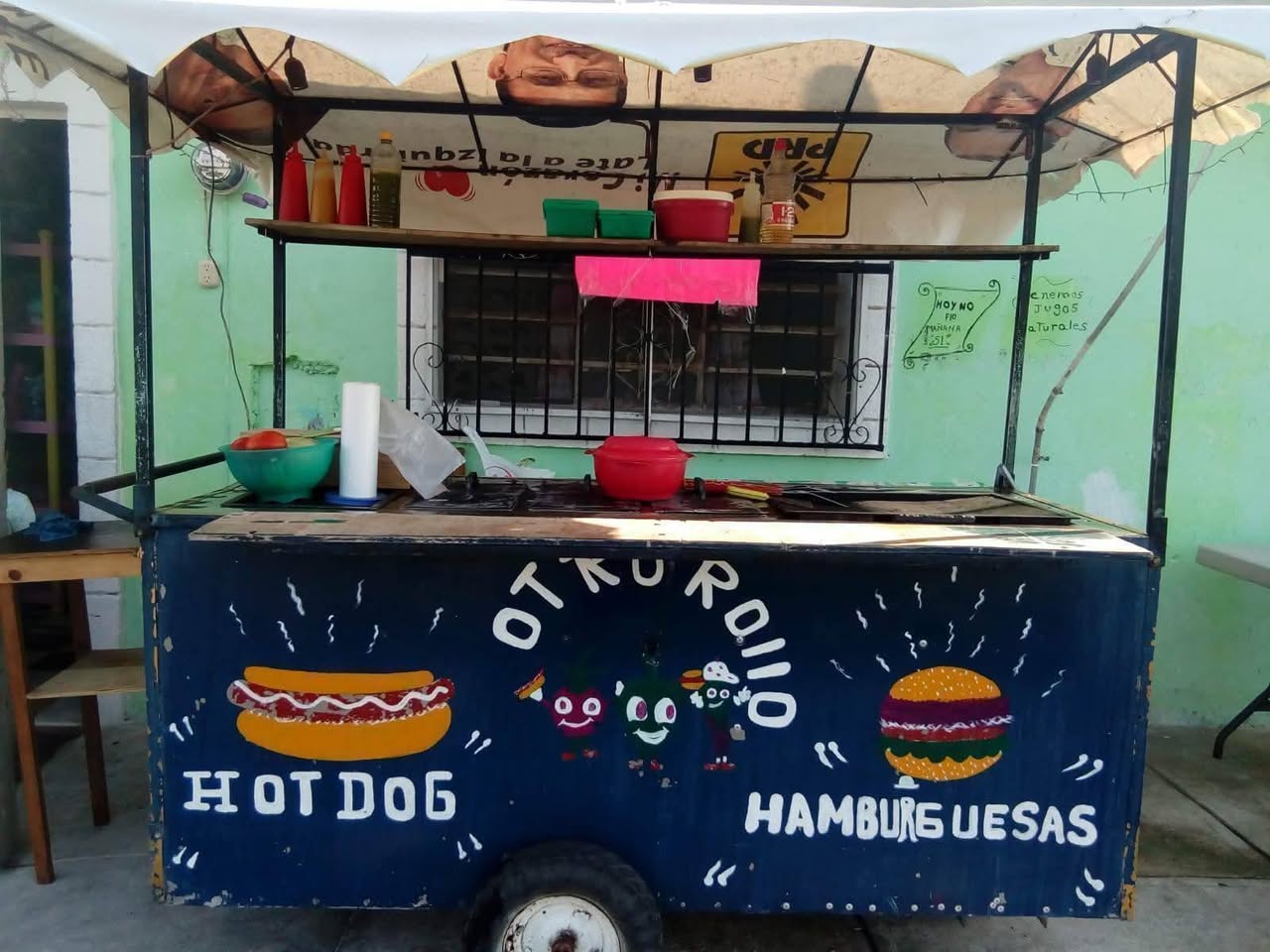 Hamburguesas y Hotdogs Especiales: ¡El Sabor de Yucatán te Espera!
