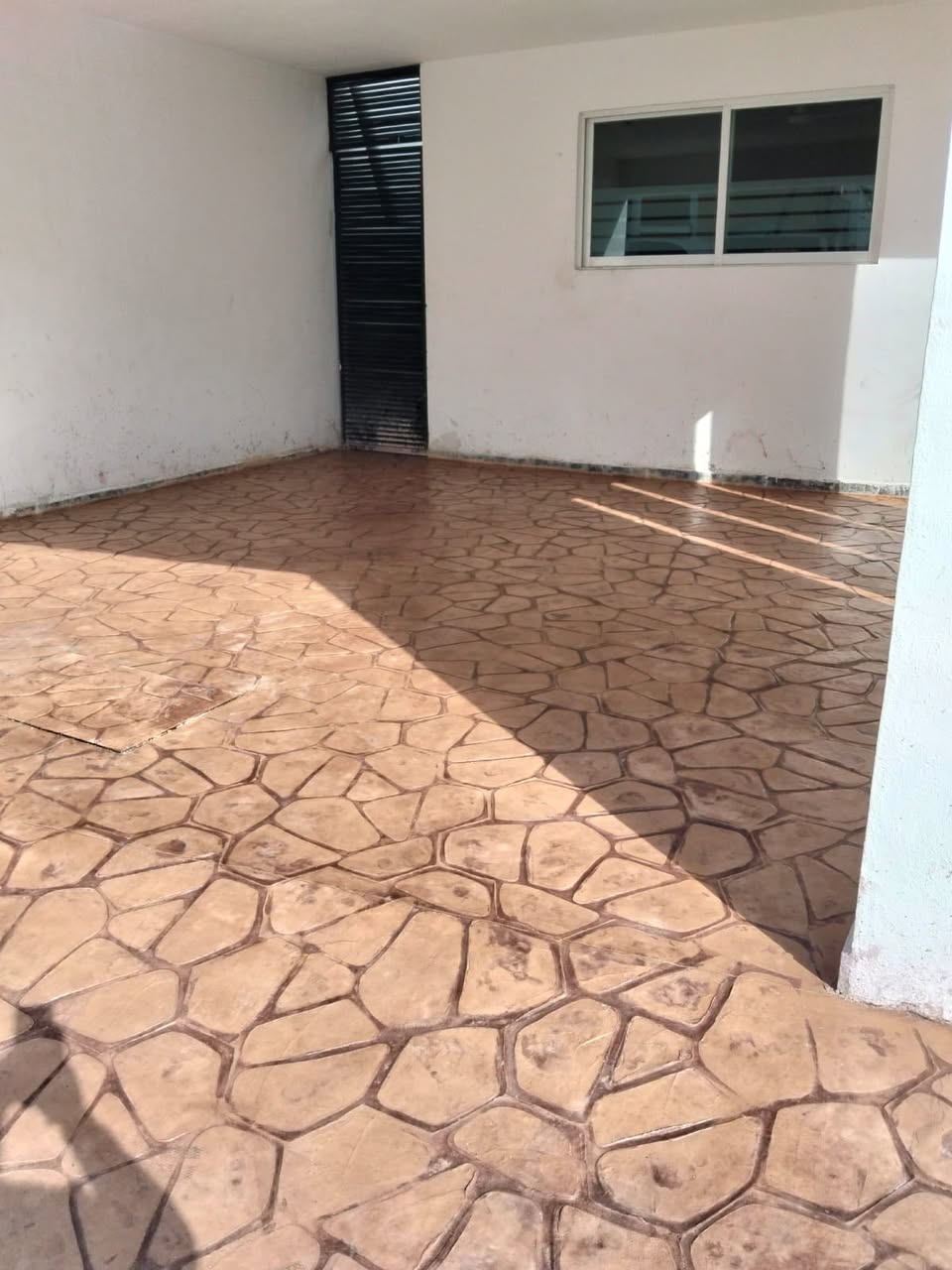 Innovación en pisos de concreto estampado para áreas tectónicas