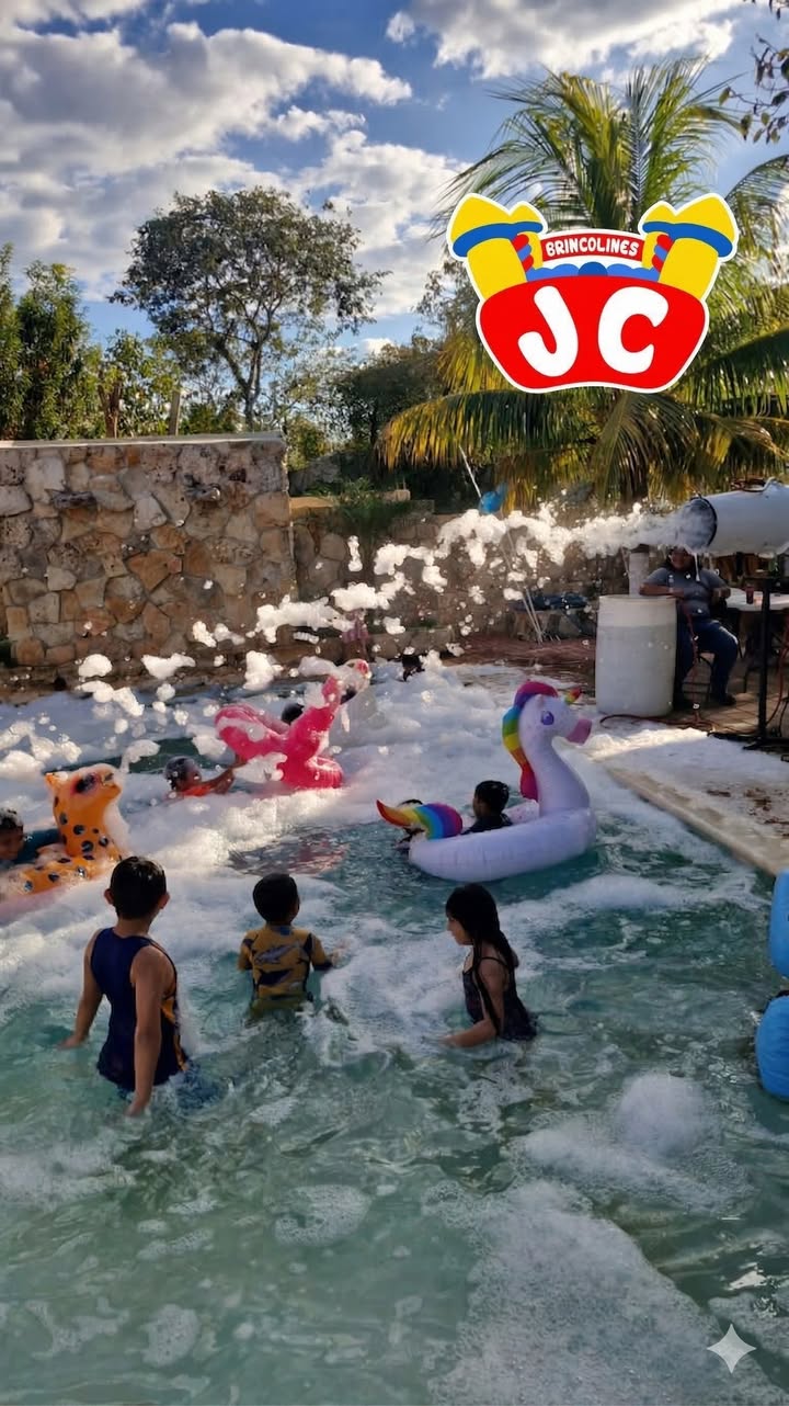 Jumping Club: Renta de Brincolines y Juegos Extremos para tu Pool Party